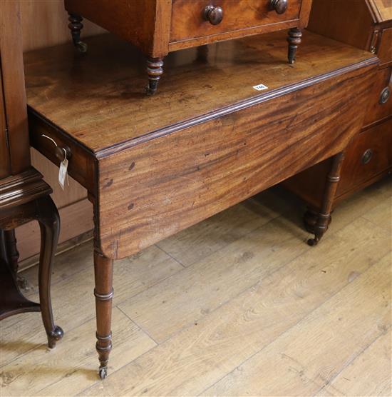 A Victorian mahogany Pembroke table W.99cm